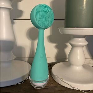 PMD Clean Smart Facial Cleansing Device with Silicone Brush & AntiAging Teal EUC